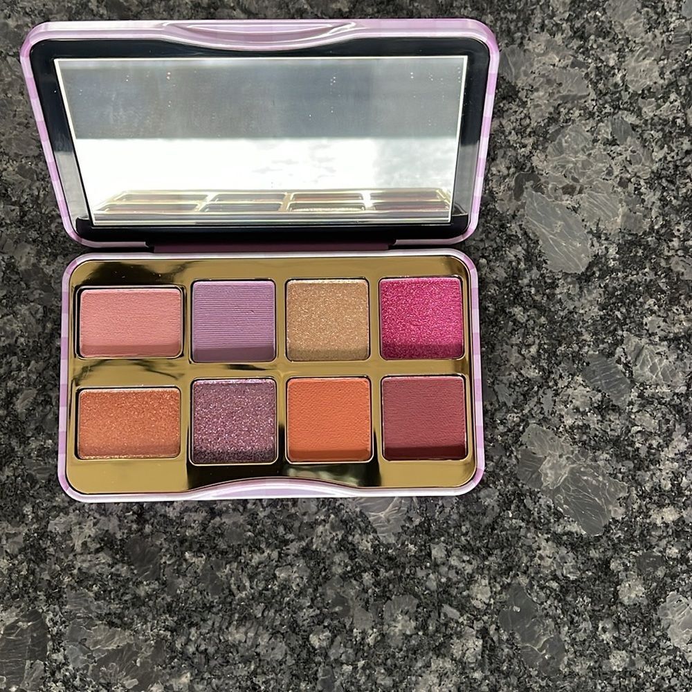 Too Faced That’s My Jam Eyeshadow Palette smells like PB & J - Picture 4 of 9
